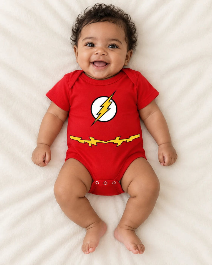 Bebé con el body de disfraz de Flash